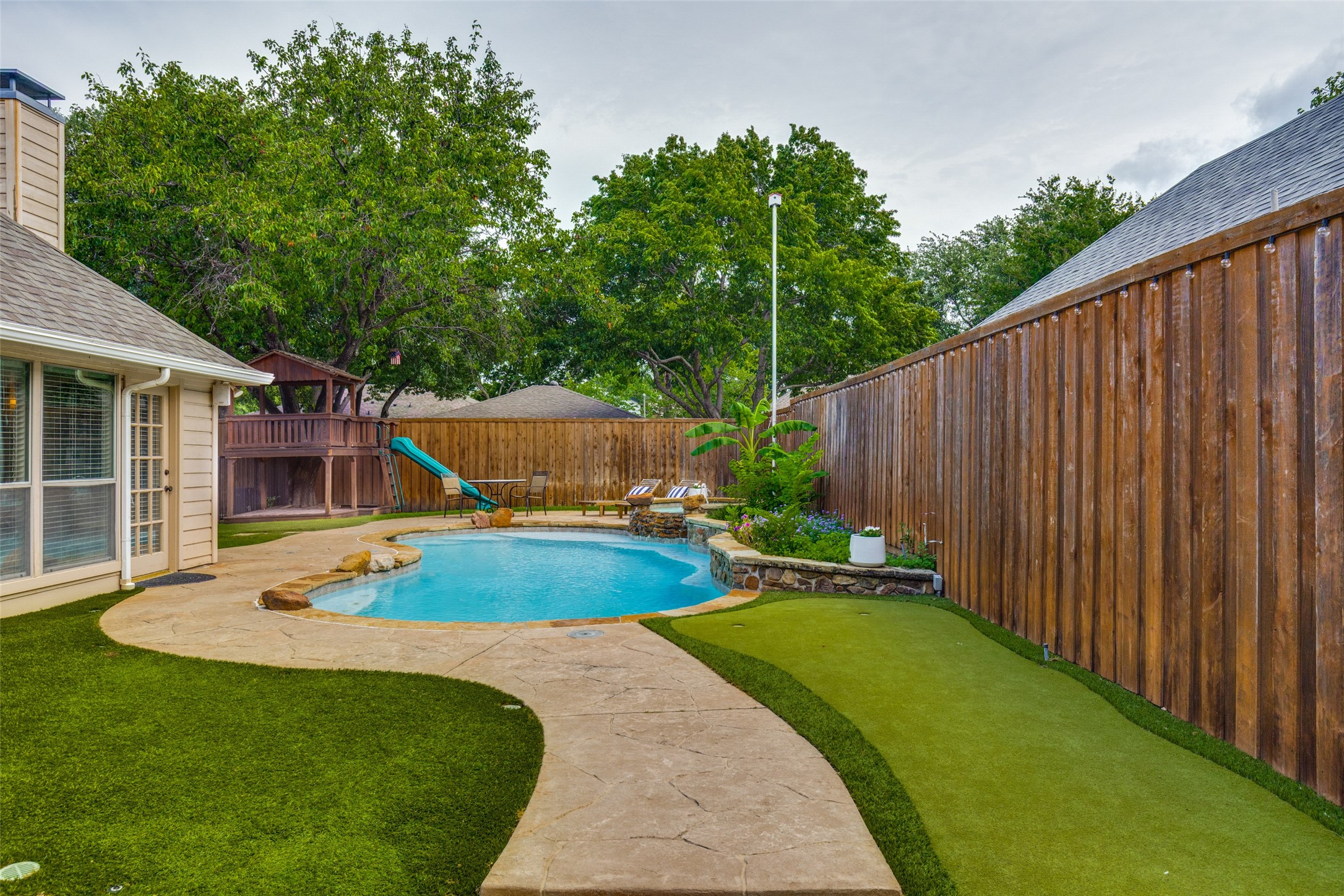 18807 Fortson Avenue Dallas TX 75252