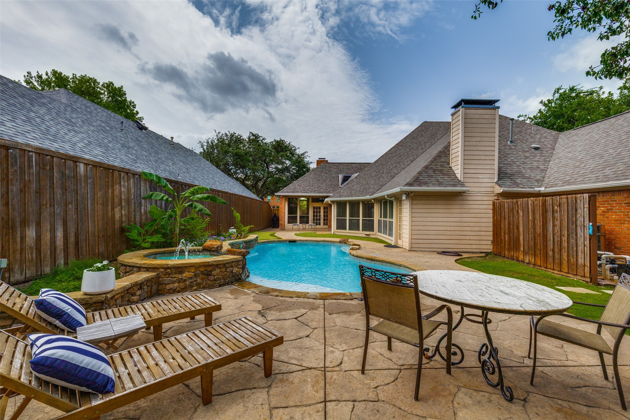 18807 Fortson Avenue Dallas TX 75252