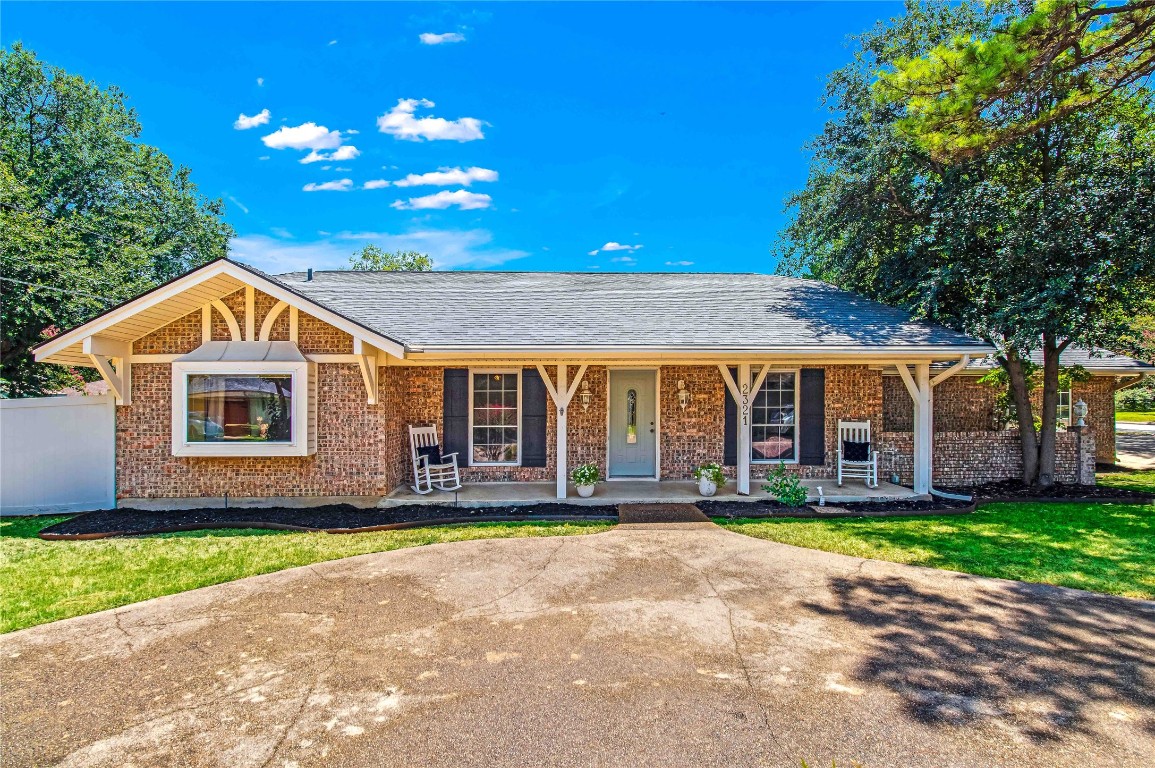 2321 Nottingham Place Grand Prairie TX 75050
