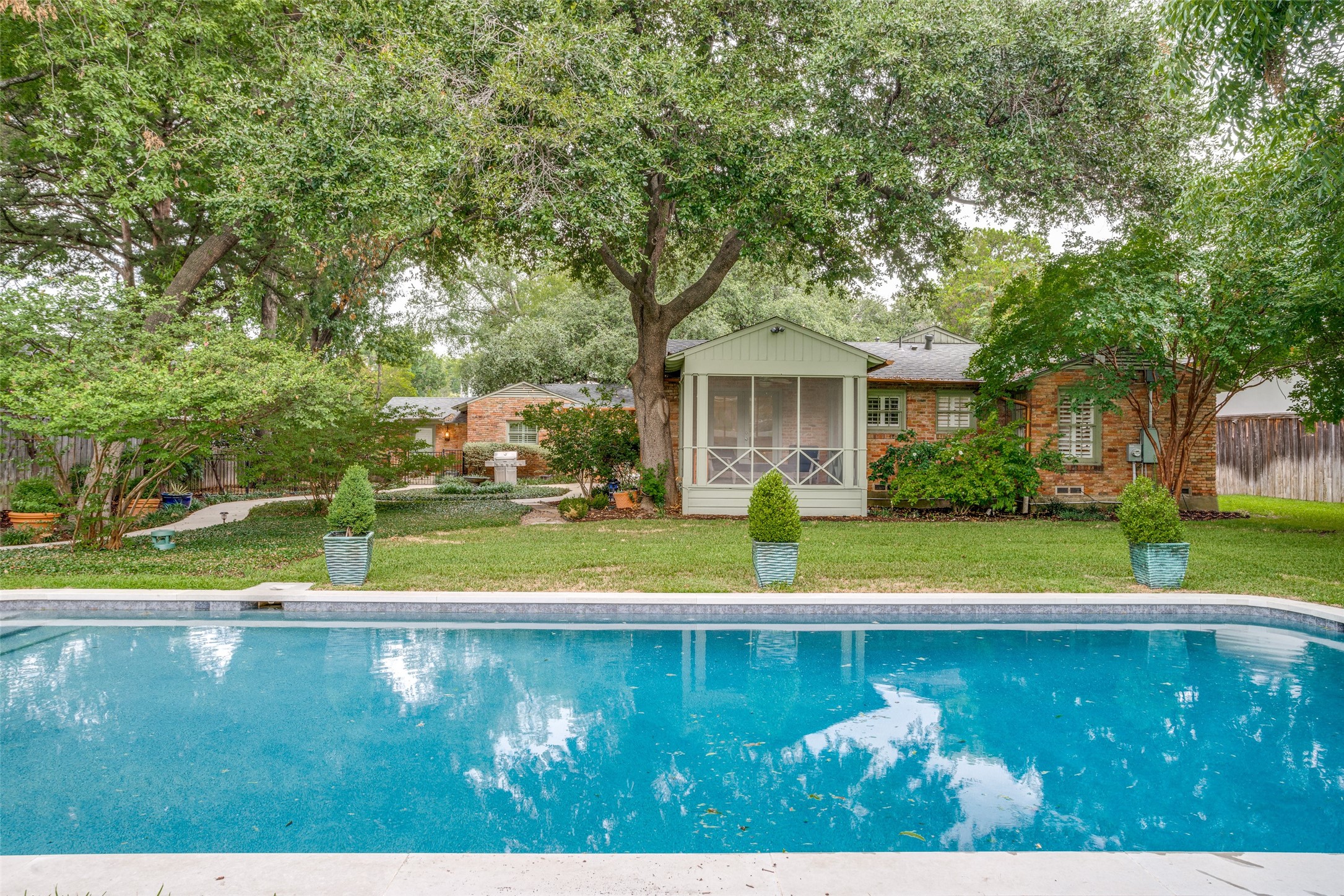 6728 Robin Road Dallas TX 75209