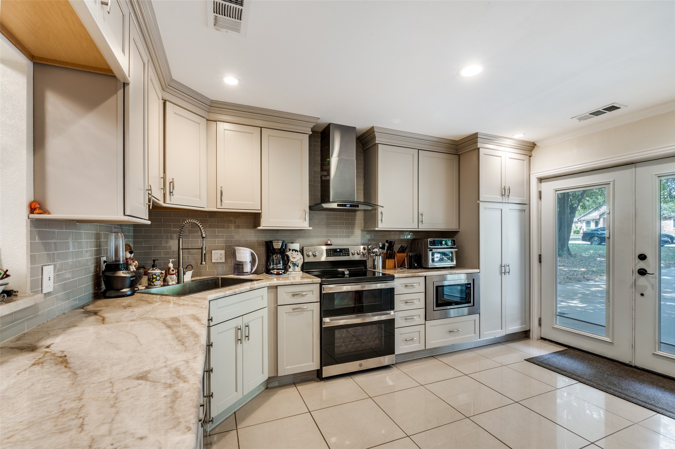 407 E Oakdale Street Keene TX 76059
