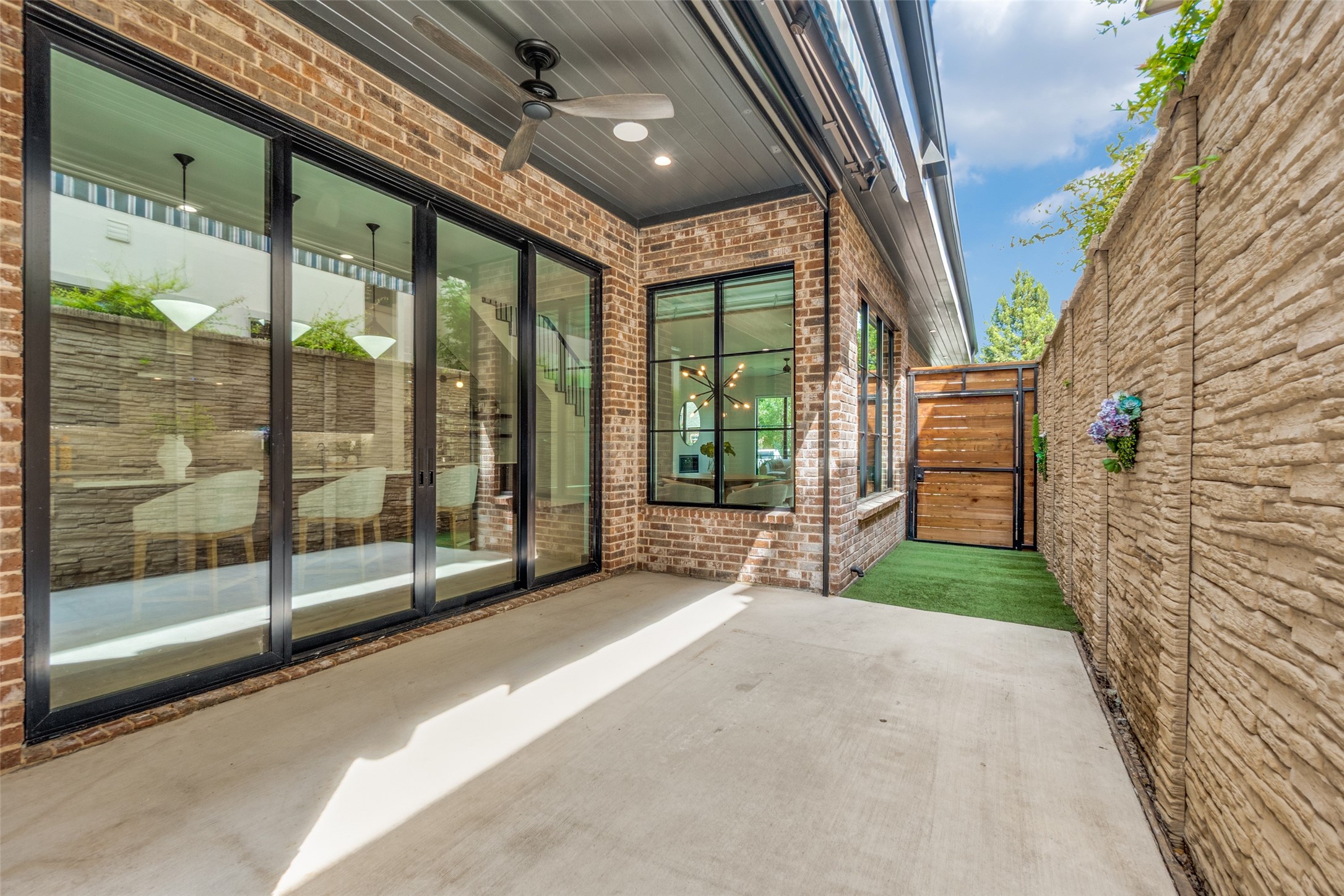 3716 W Beverly Drive Dallas TX 75209