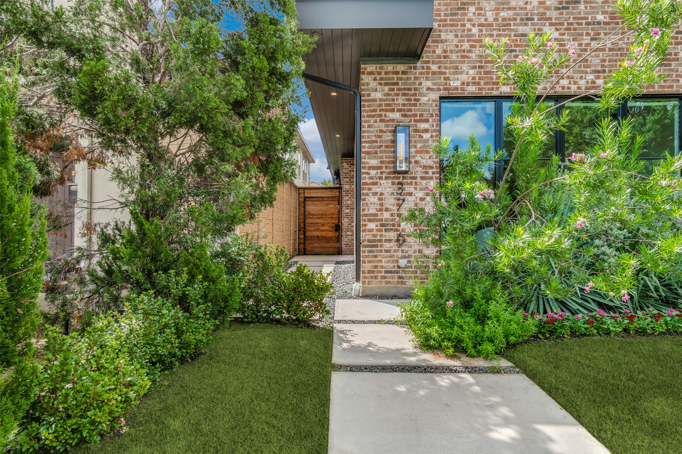 3716 W Beverly Drive Dallas TX 75209