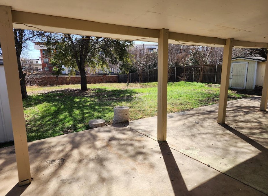 2115 Dove Grand Prairie TX 75052