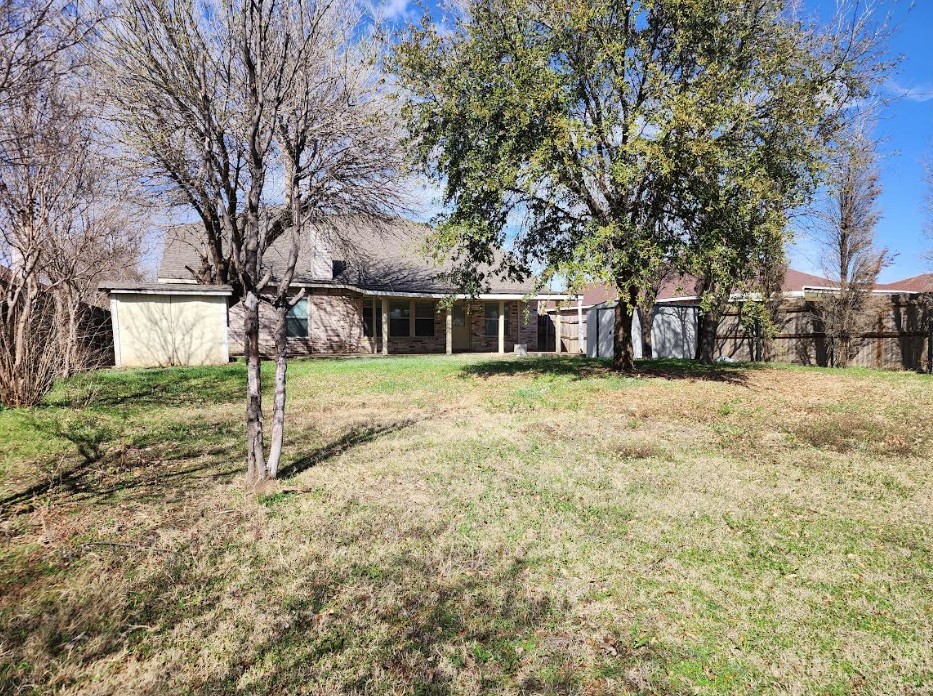 2115 Dove Grand Prairie TX 75052