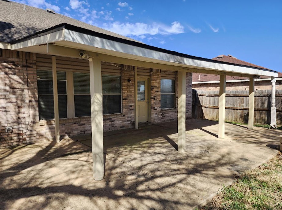 2115 Dove Grand Prairie TX 75052
