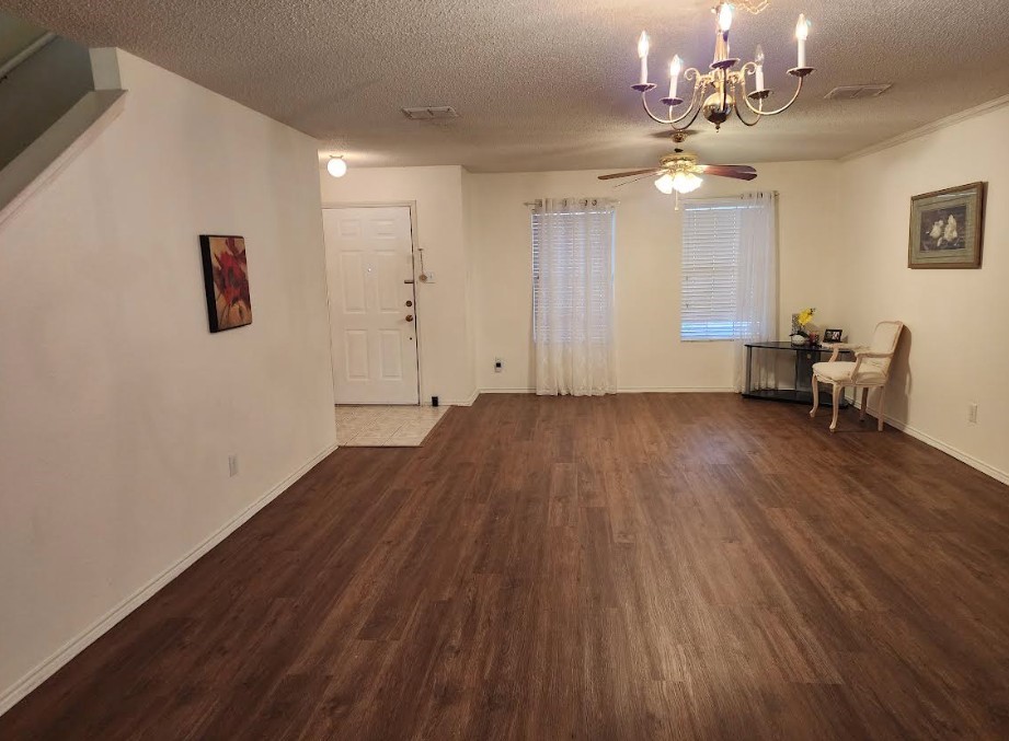 2115 Dove Grand Prairie TX 75052
