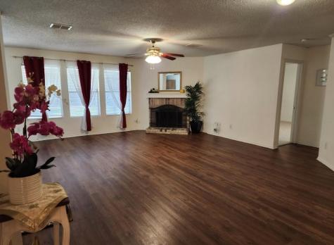 2115 Dove Grand Prairie TX 75052