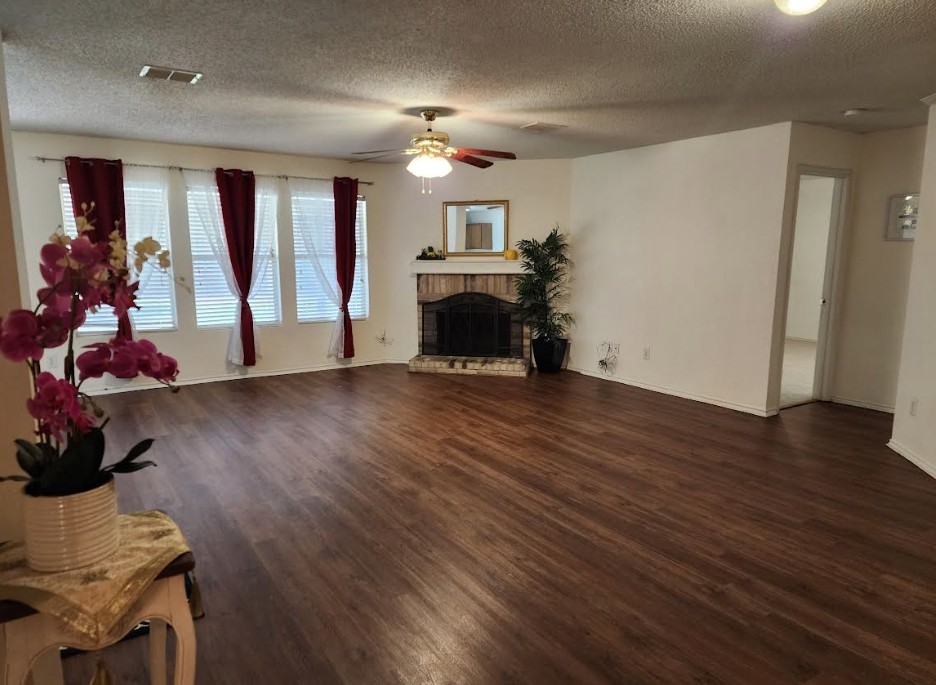 2115 Dove Grand Prairie TX 75052