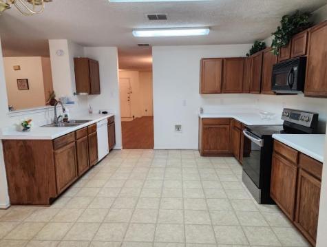 2115 Dove Grand Prairie TX 75052
