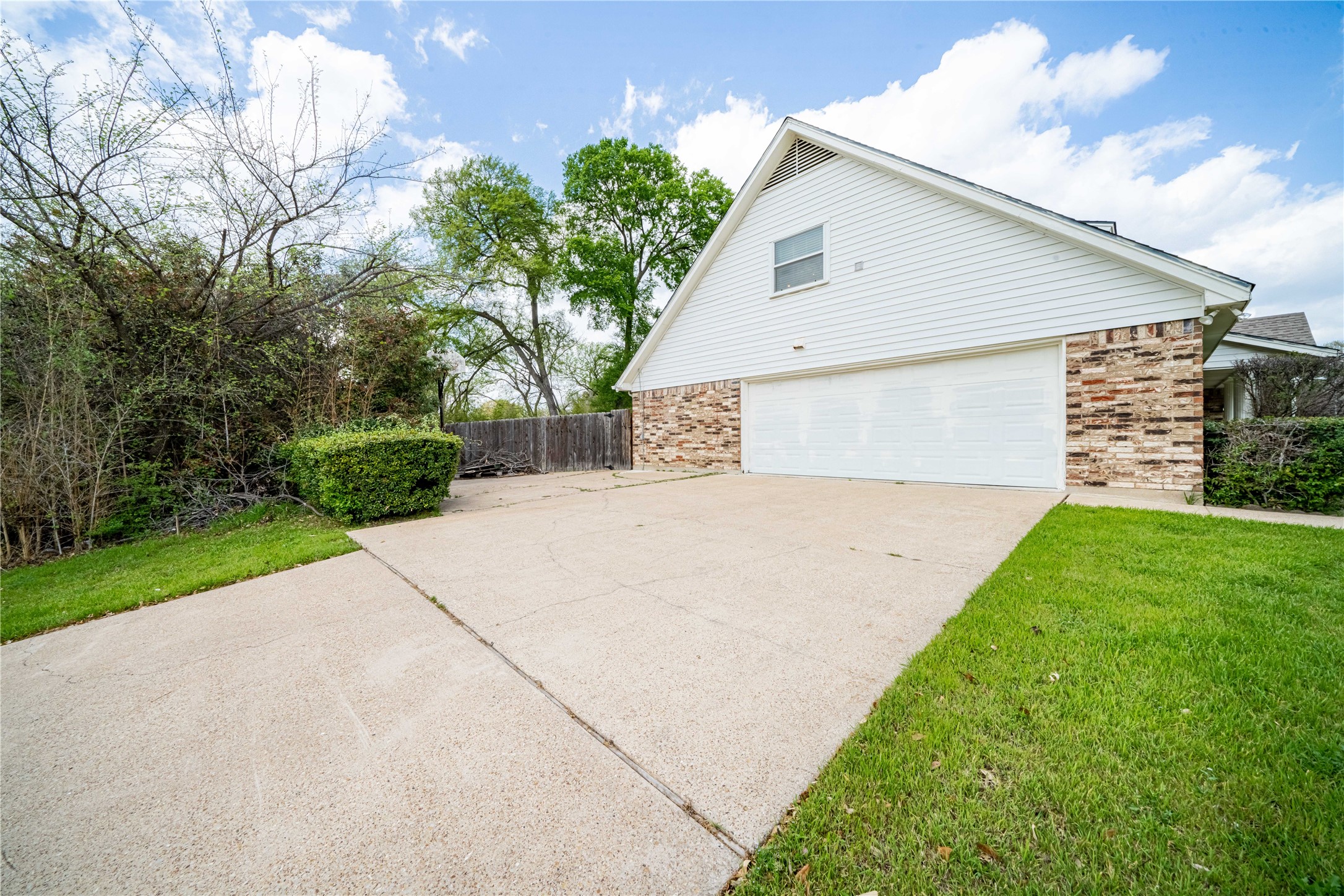 919 Green Hills Road Duncanville TX 75137