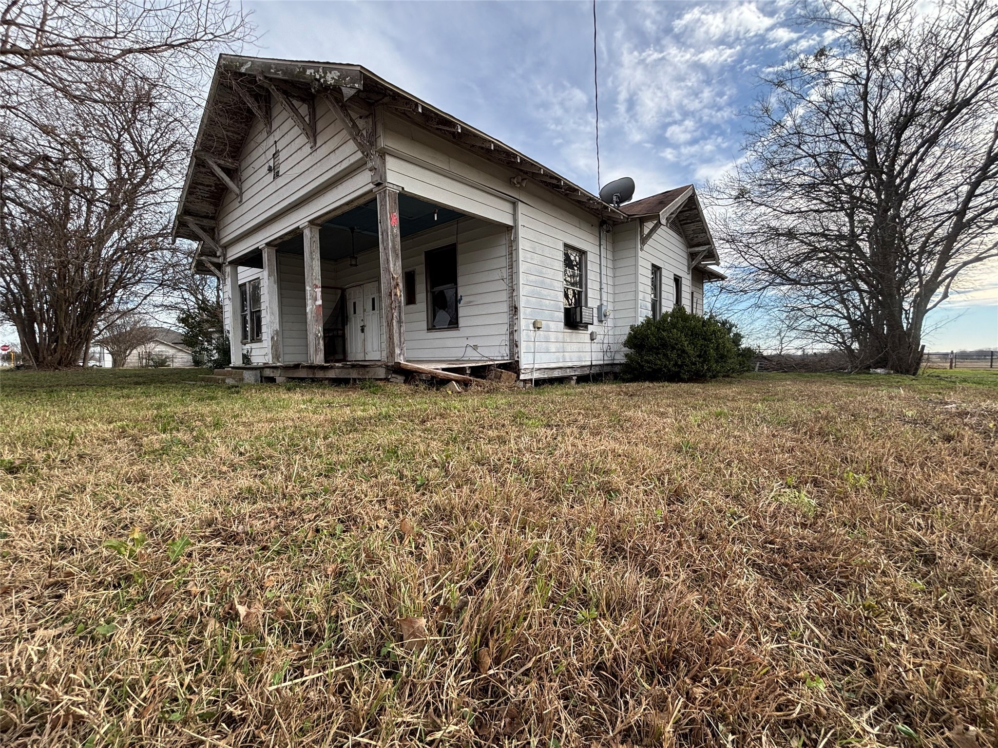 103 W 3rd Street Barry TX 75102