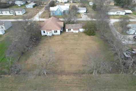 103 W 3rd Street Barry TX 75102