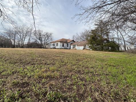 103 W 3rd Street Barry TX 75102