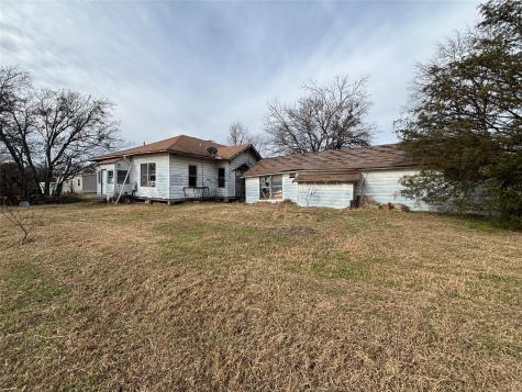 103 W 3rd Street Barry TX 75102