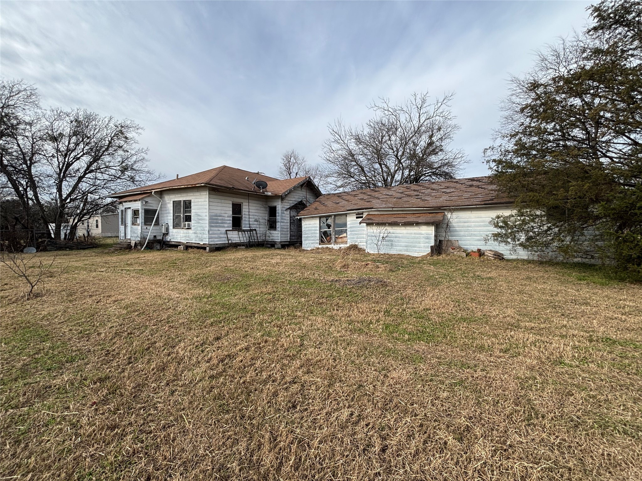 103 W 3rd Street Barry TX 75102