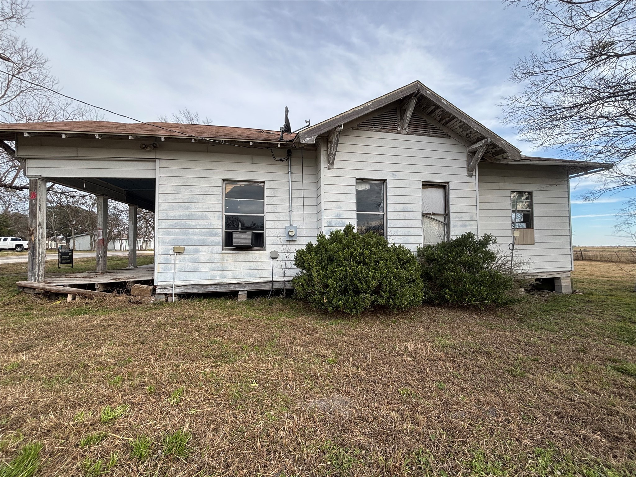 103 W 3rd Street Barry TX 75102
