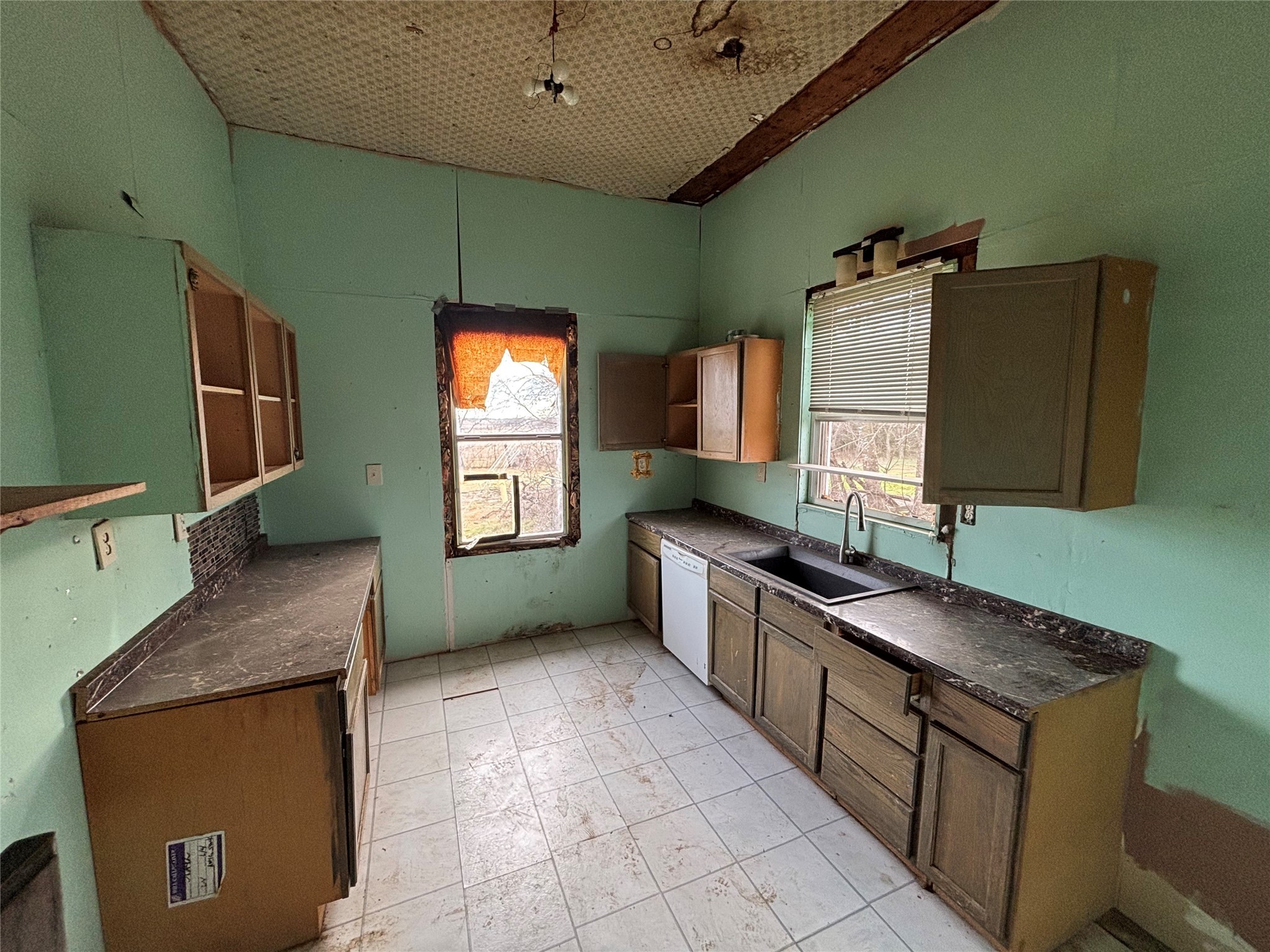 103 W 3rd Street Barry TX 75102