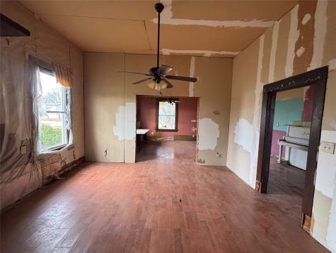 103 W 3rd Street Barry TX 75102