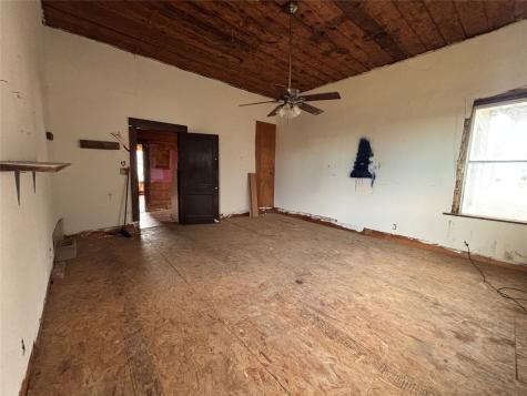 103 W 3rd Street Barry TX 75102
