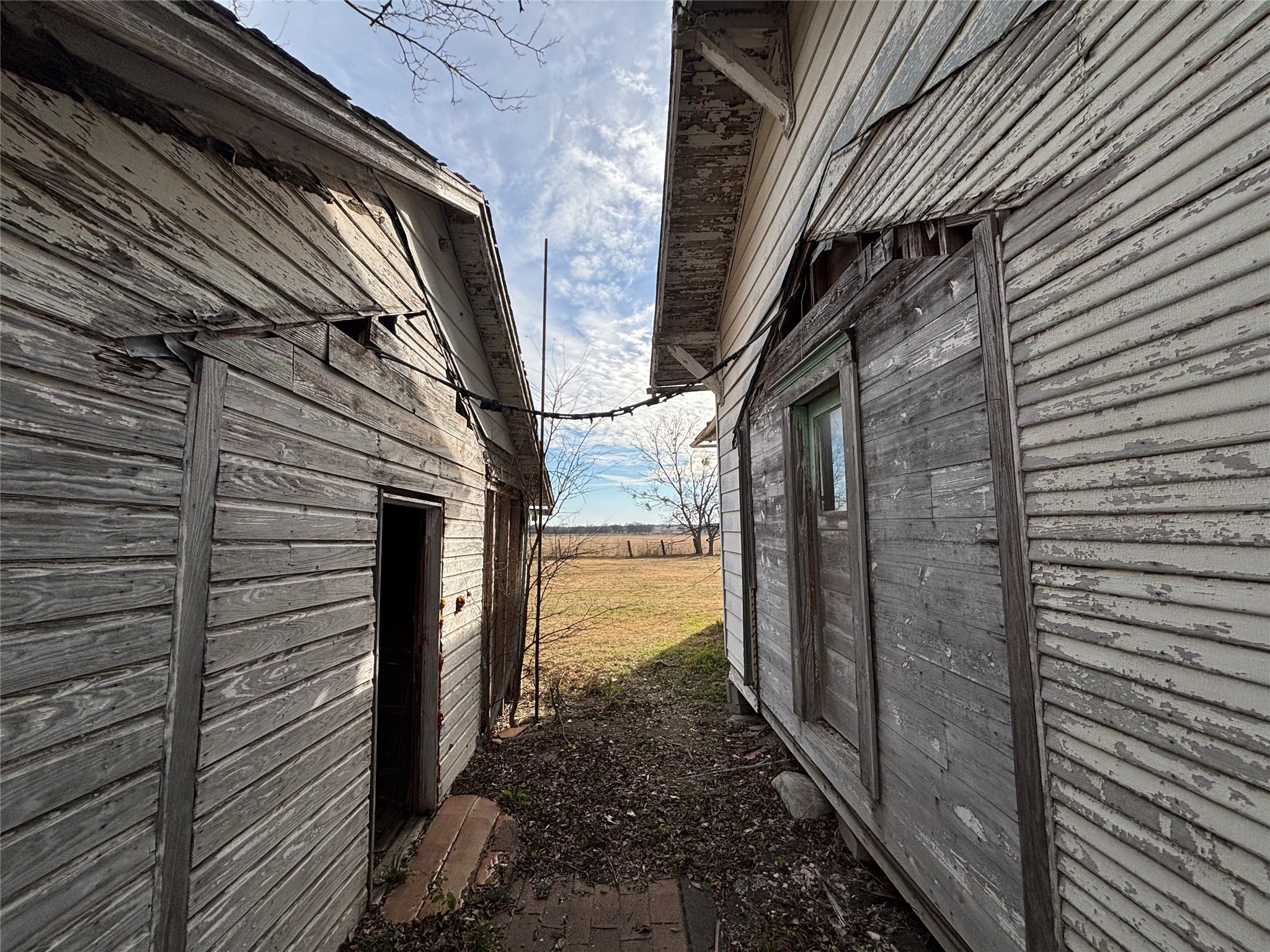 103 W 3rd Street Barry TX 75102