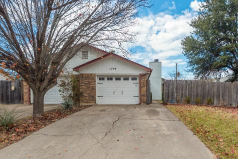 1008 Cottonwood Trail Benbrook TX 76126