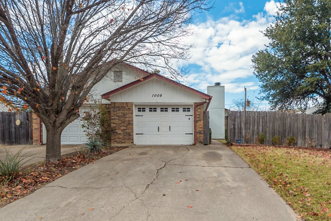 1008 Cottonwood Trail Benbrook TX 76126