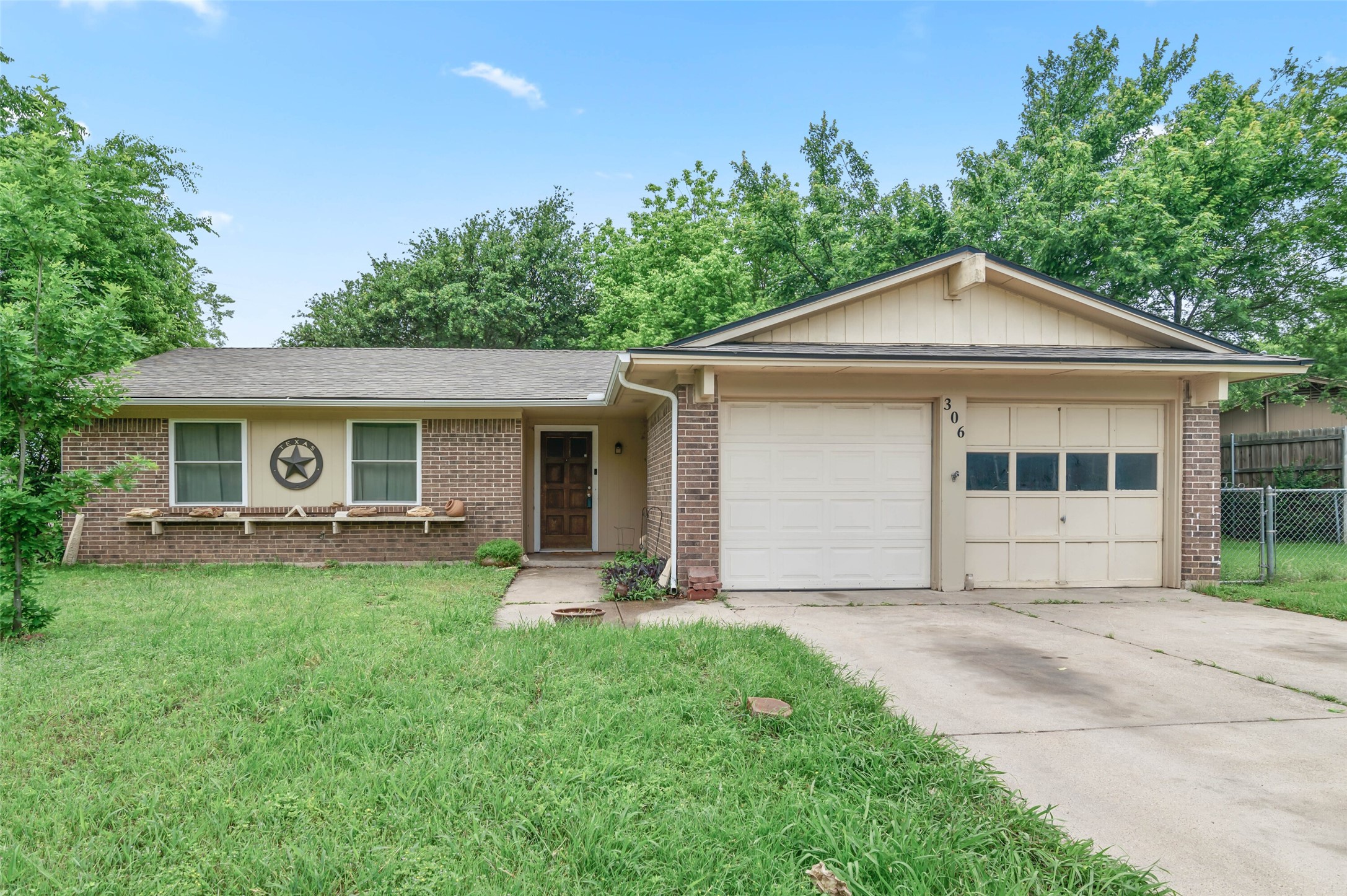 306 Bluebird Circle Denton TX 76209