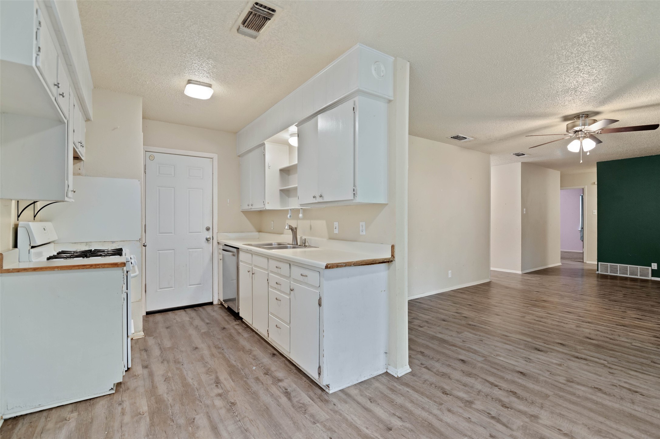 306 Bluebird Circle Denton TX 76209