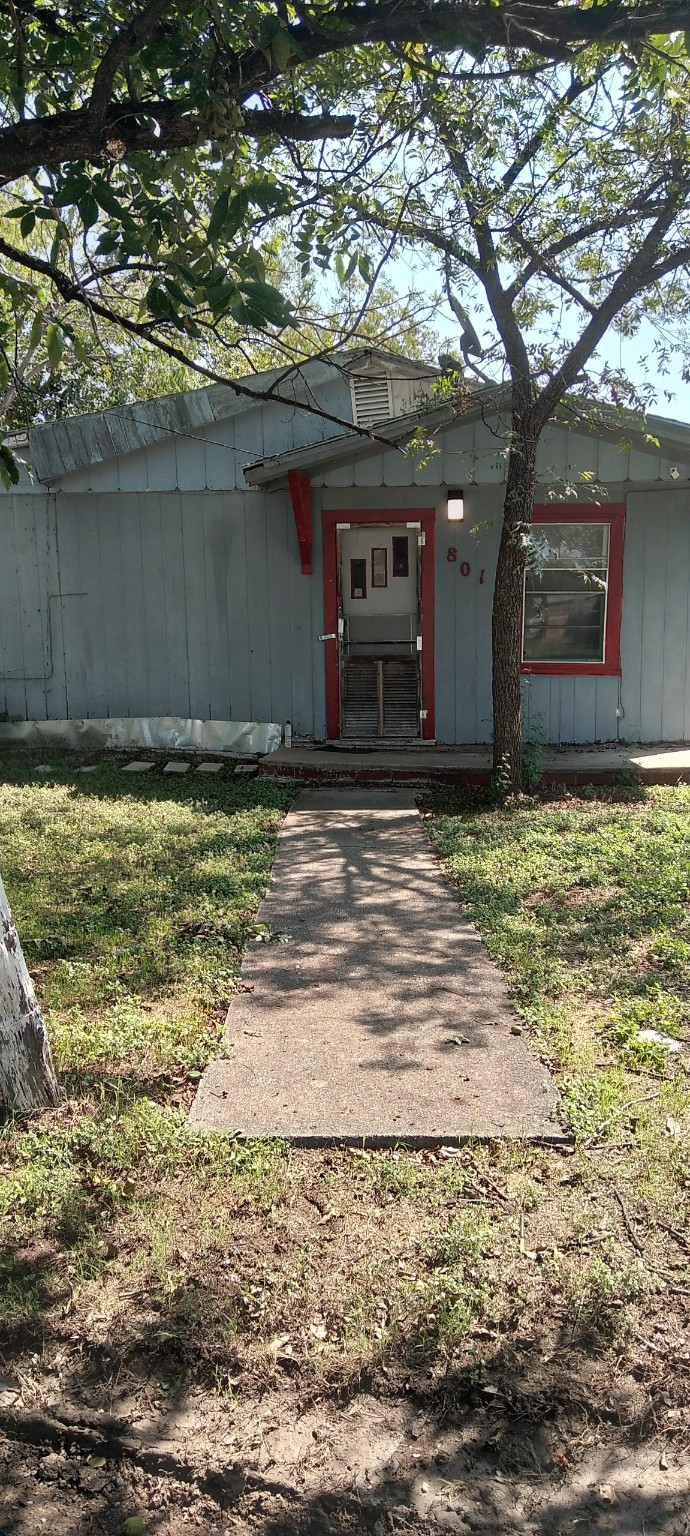 801 S Nueces Street Coleman TX 76834
