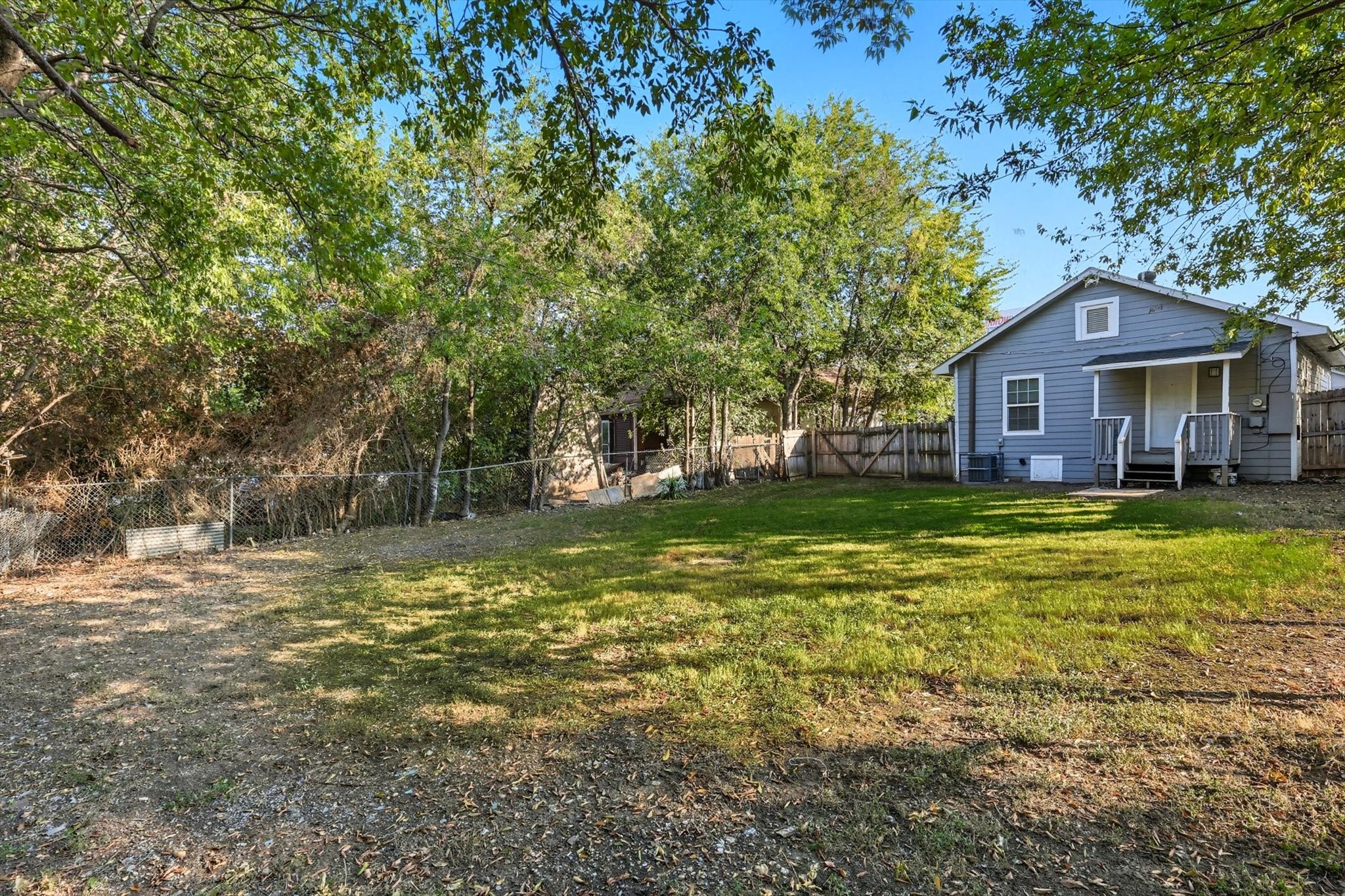 717 E Davis Avenue Fort Worth TX 76104
