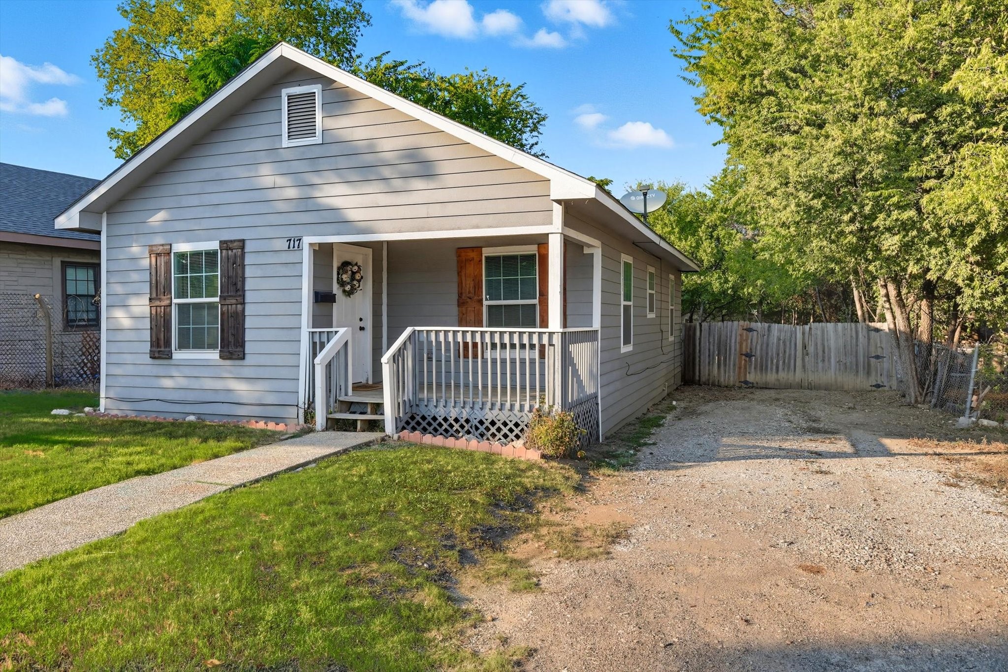 717 E Davis Avenue Fort Worth TX 76104