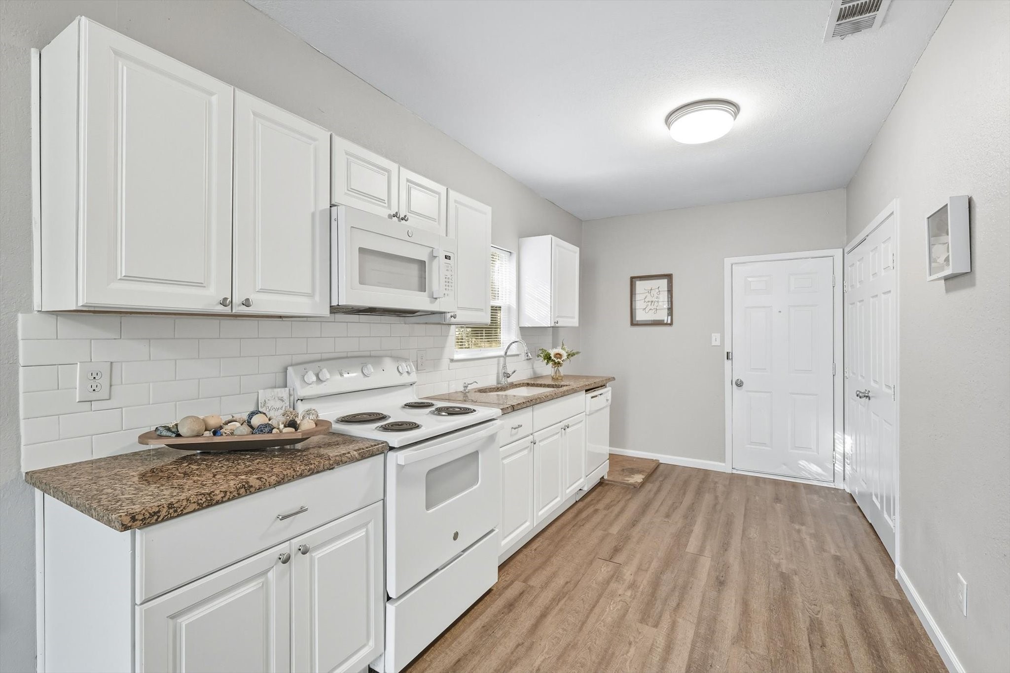 717 E Davis Avenue Fort Worth TX 76104