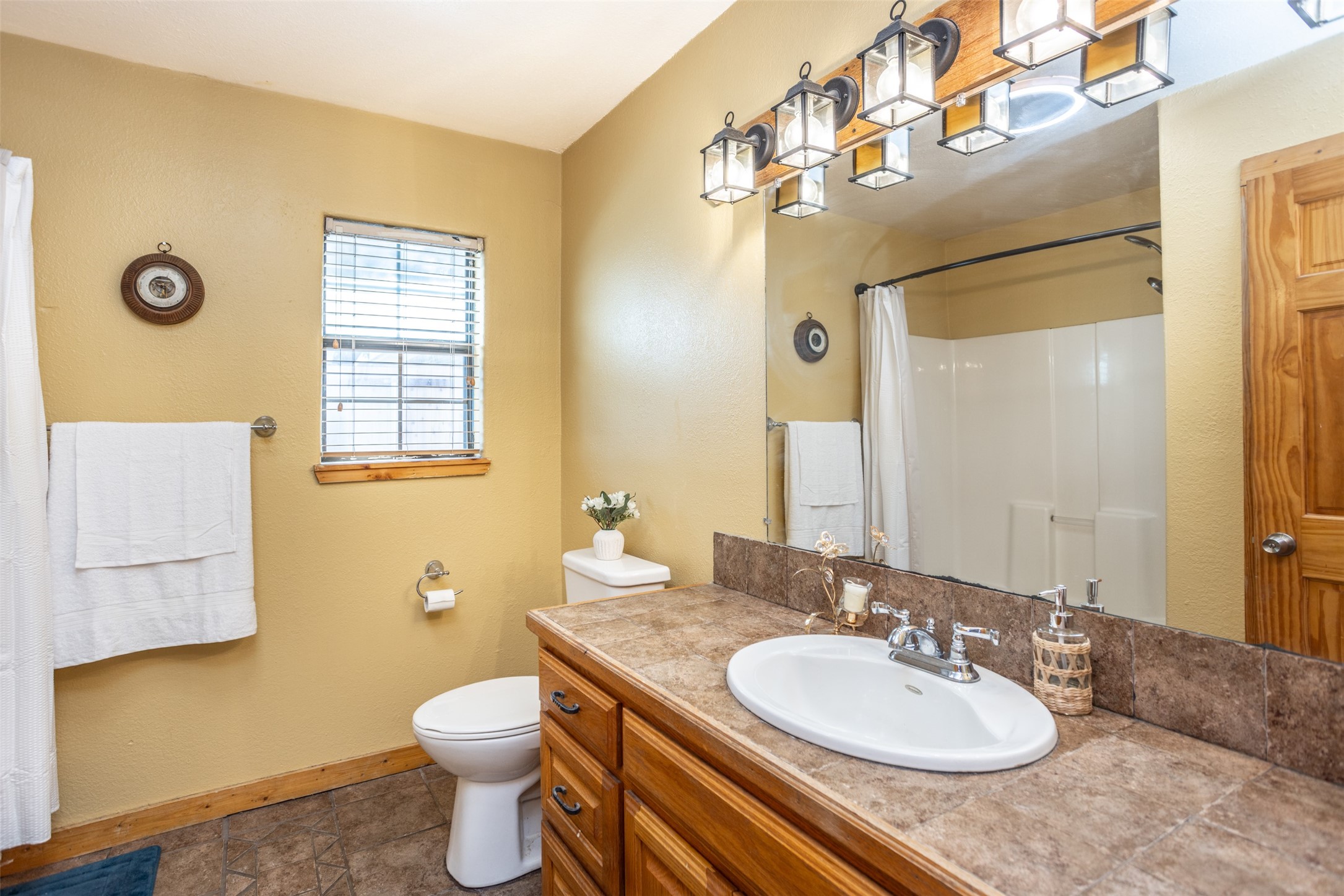 291 Old Spanish Trail Valley View TX 76272
