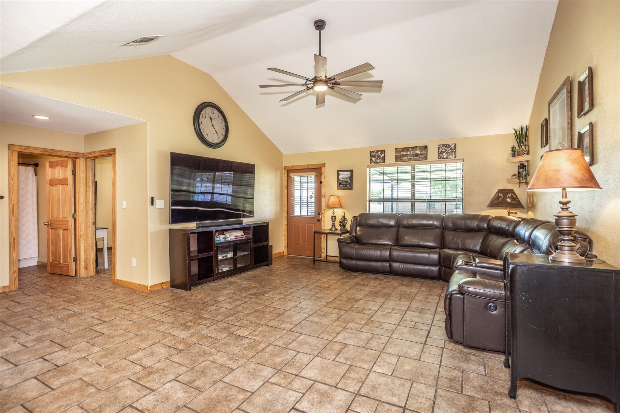 291 Old Spanish Trail Valley View TX 76272