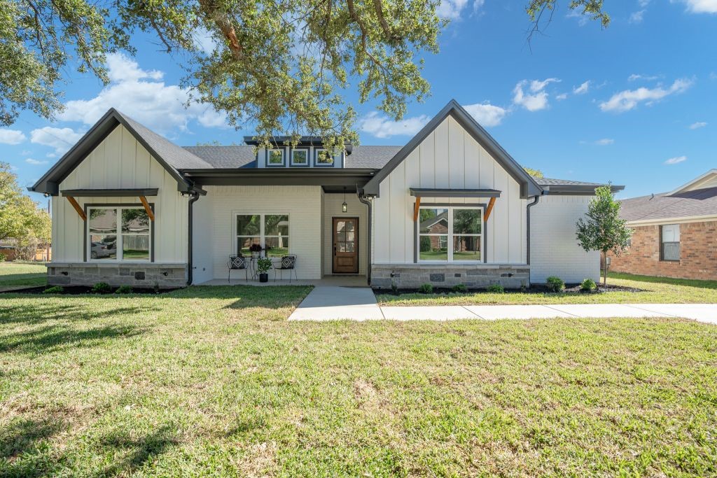 1408 Jane Lane West TX 76691