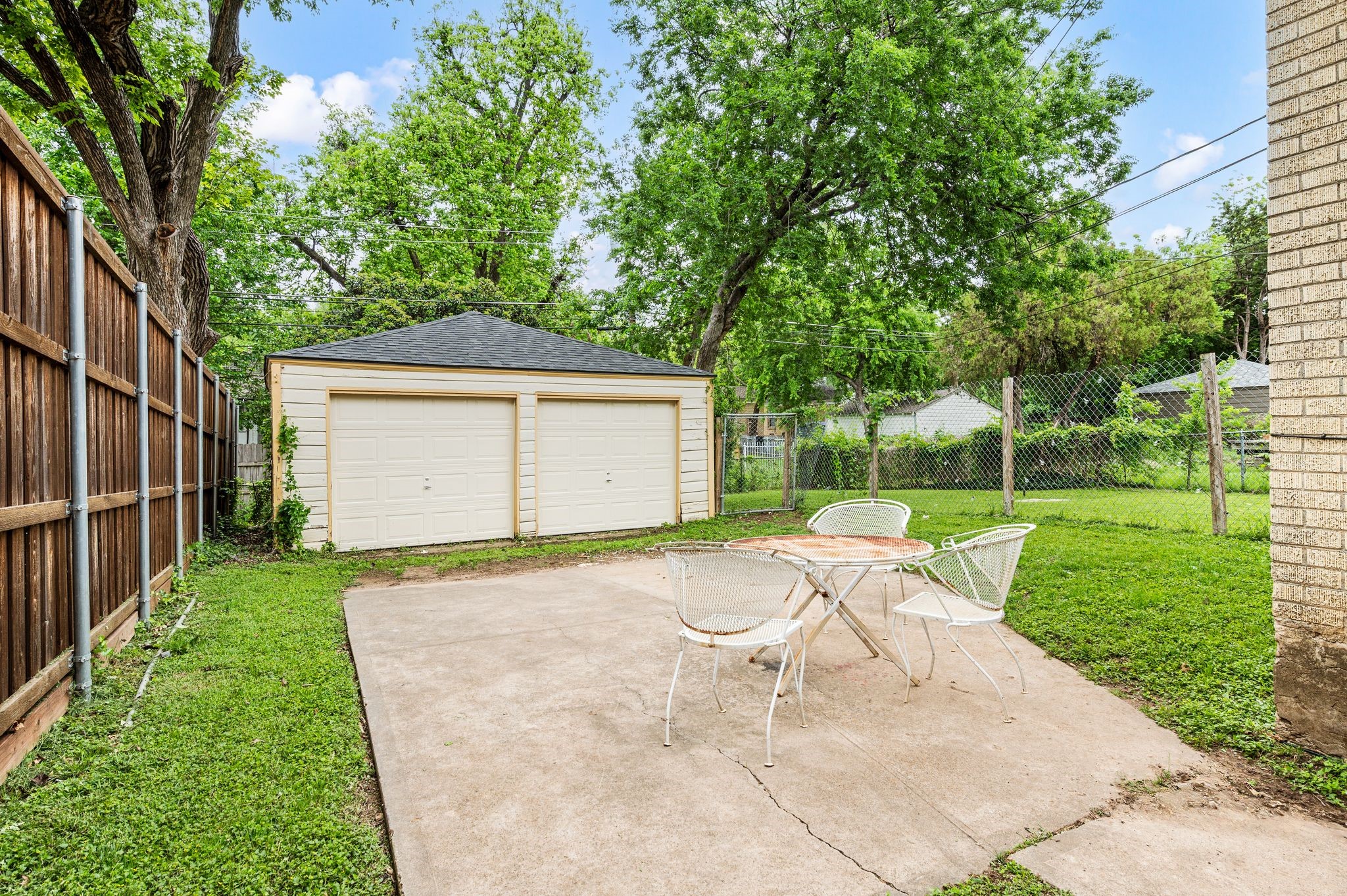 412 N Montreal Dallas TX 75208