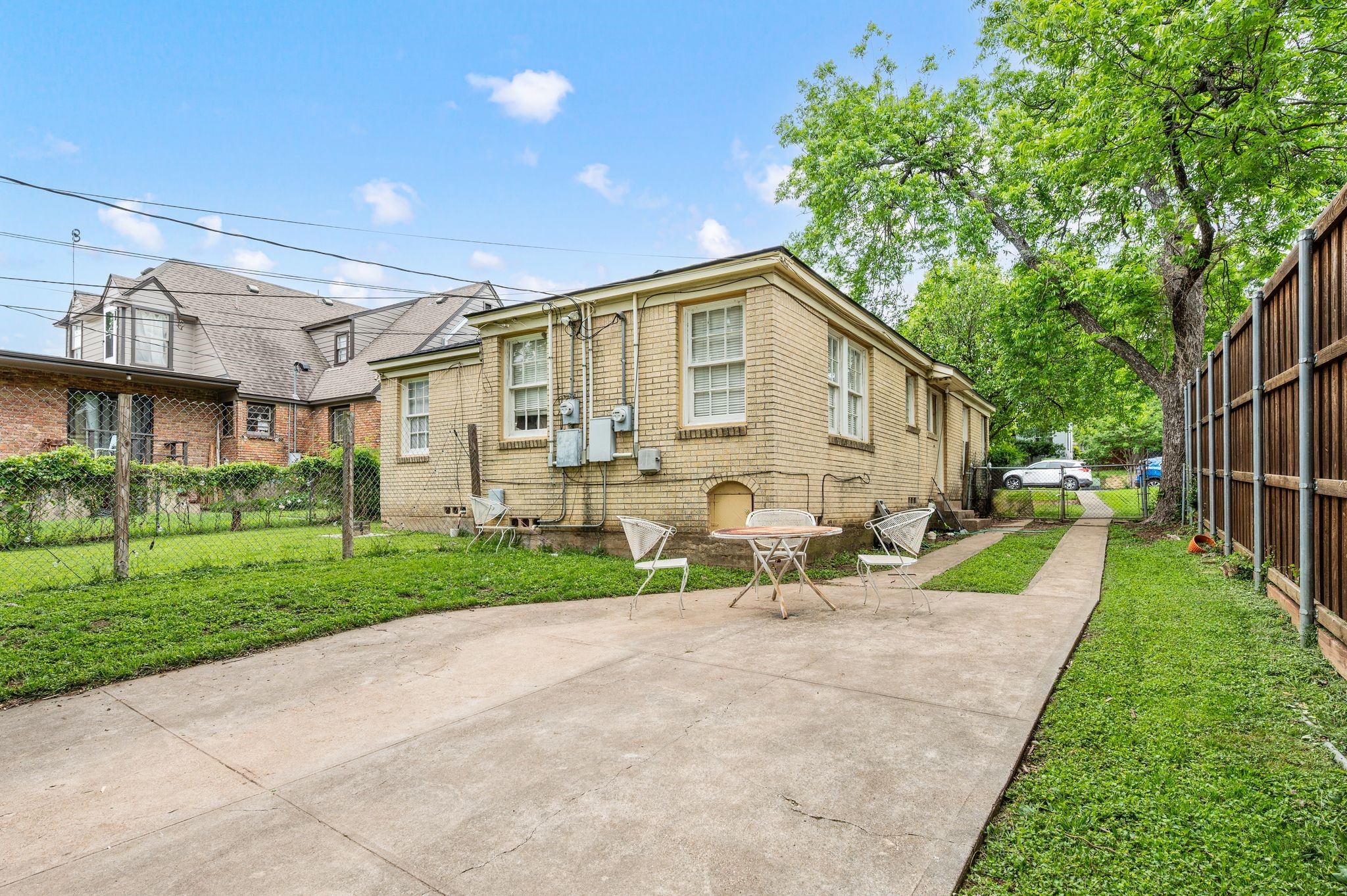 412 N Montreal Dallas TX 75208