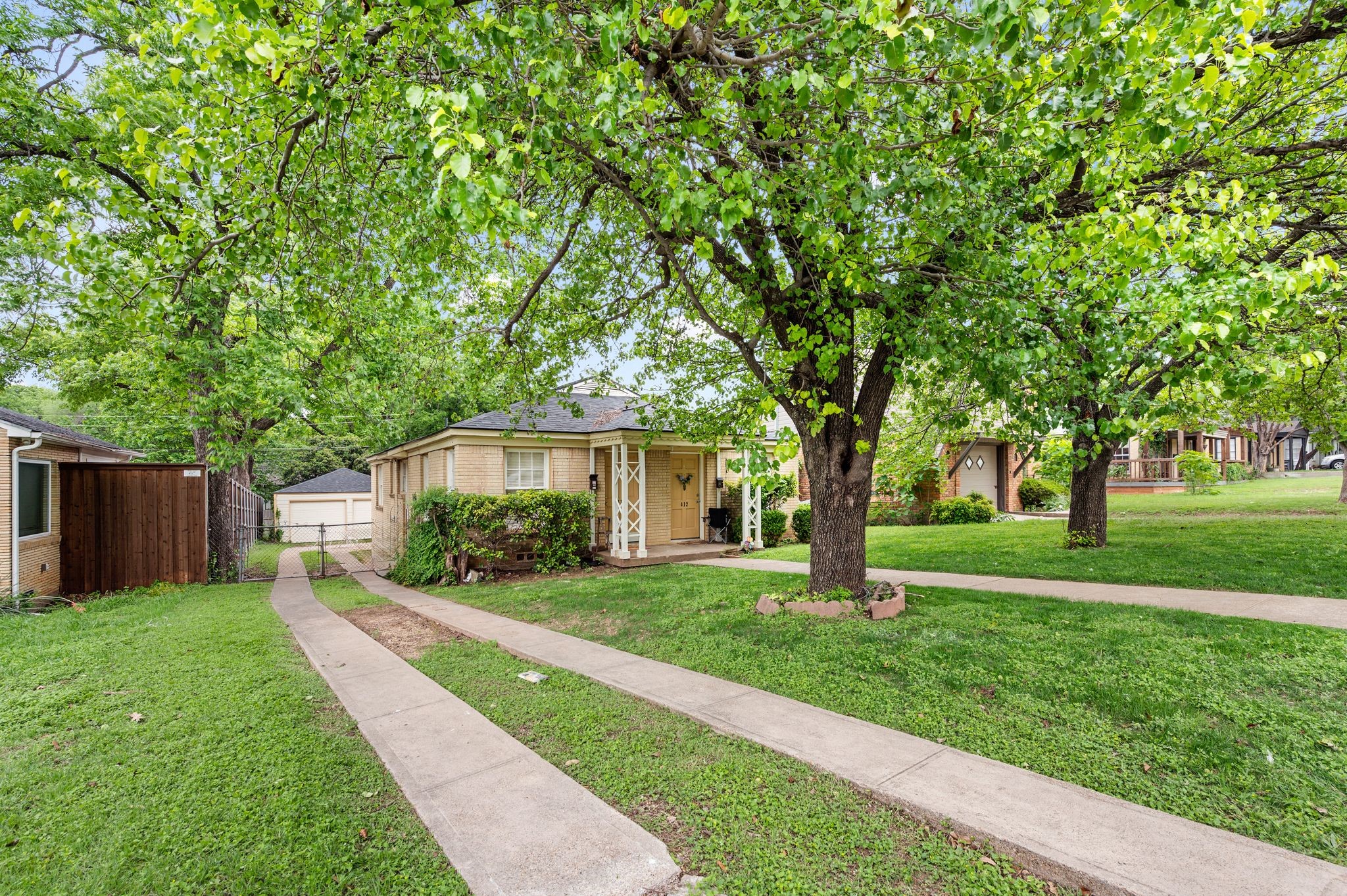 412 N Montreal Dallas TX 75208