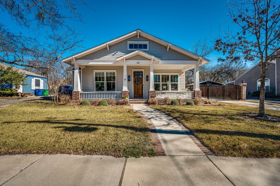 202 Kirven Avenue Waxahachie TX 75165