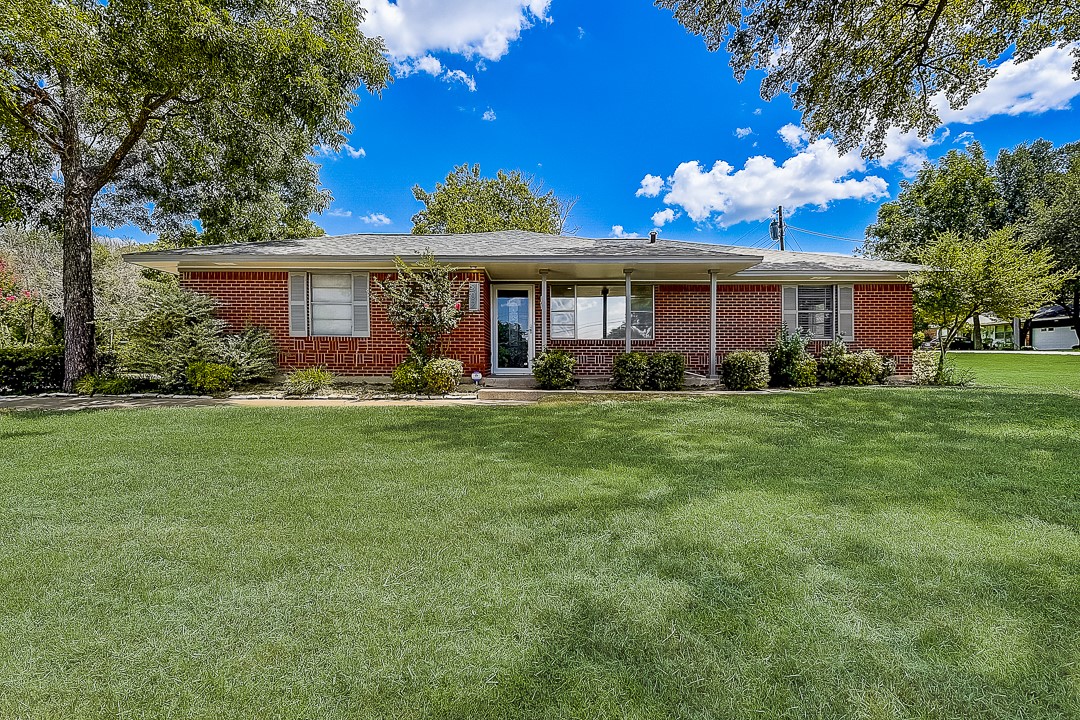 302 N Lyndalyn Avenue Desoto TX 75115