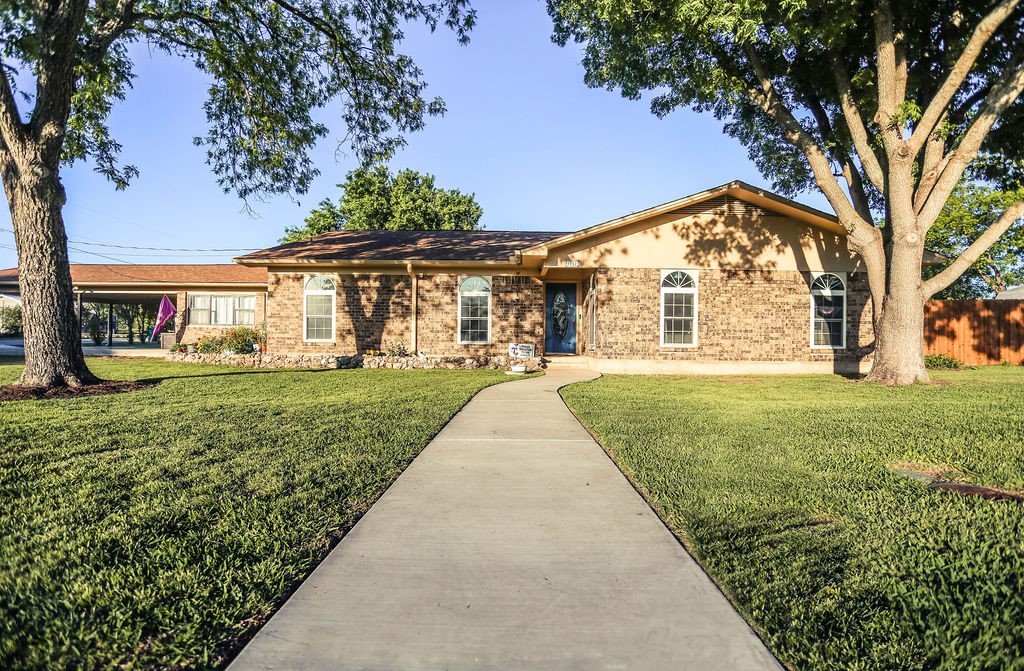 1712 Reynolds Street Goldthwaite TX 76844