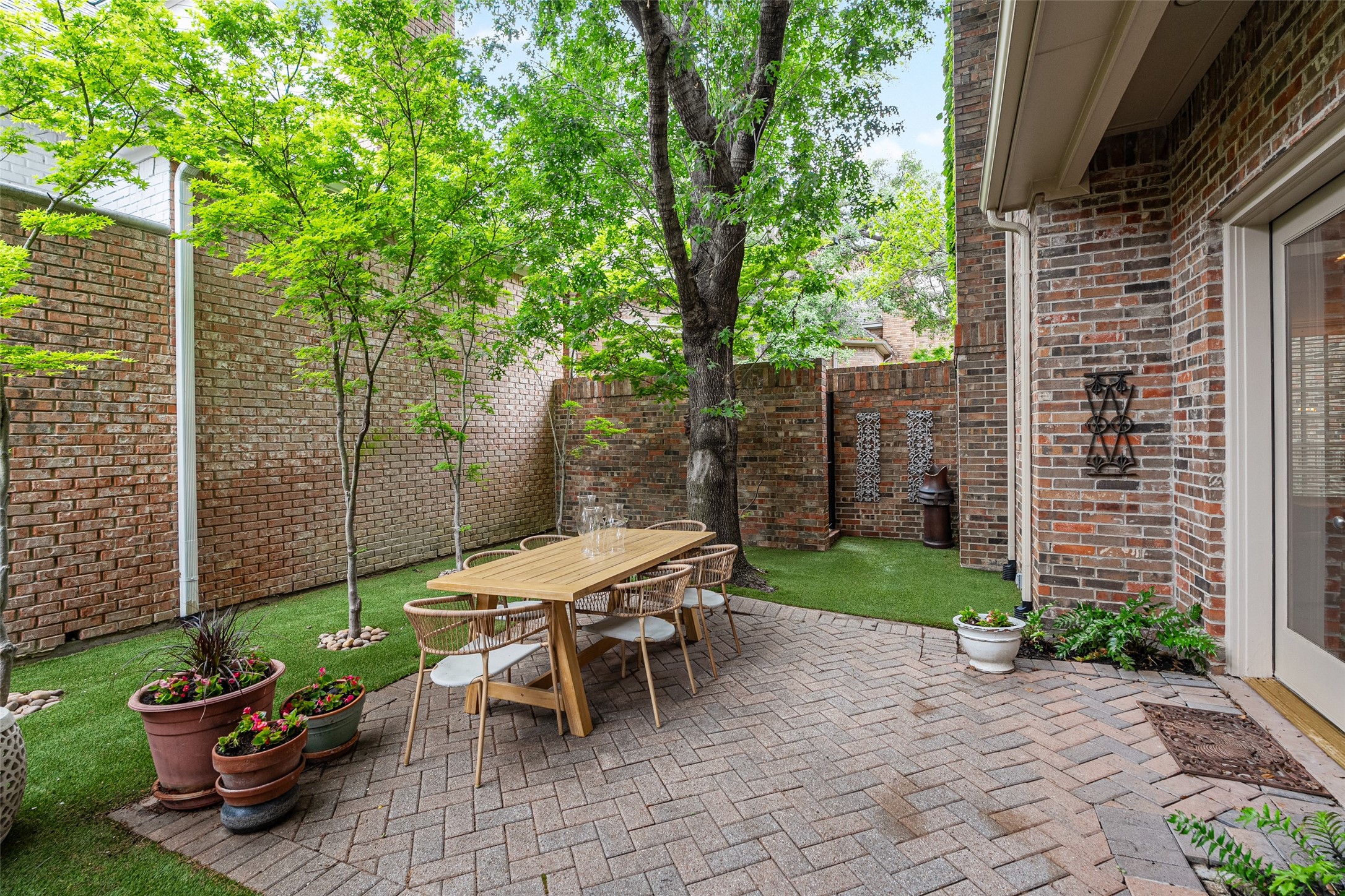 6 Glenheather Court Dallas TX 75225