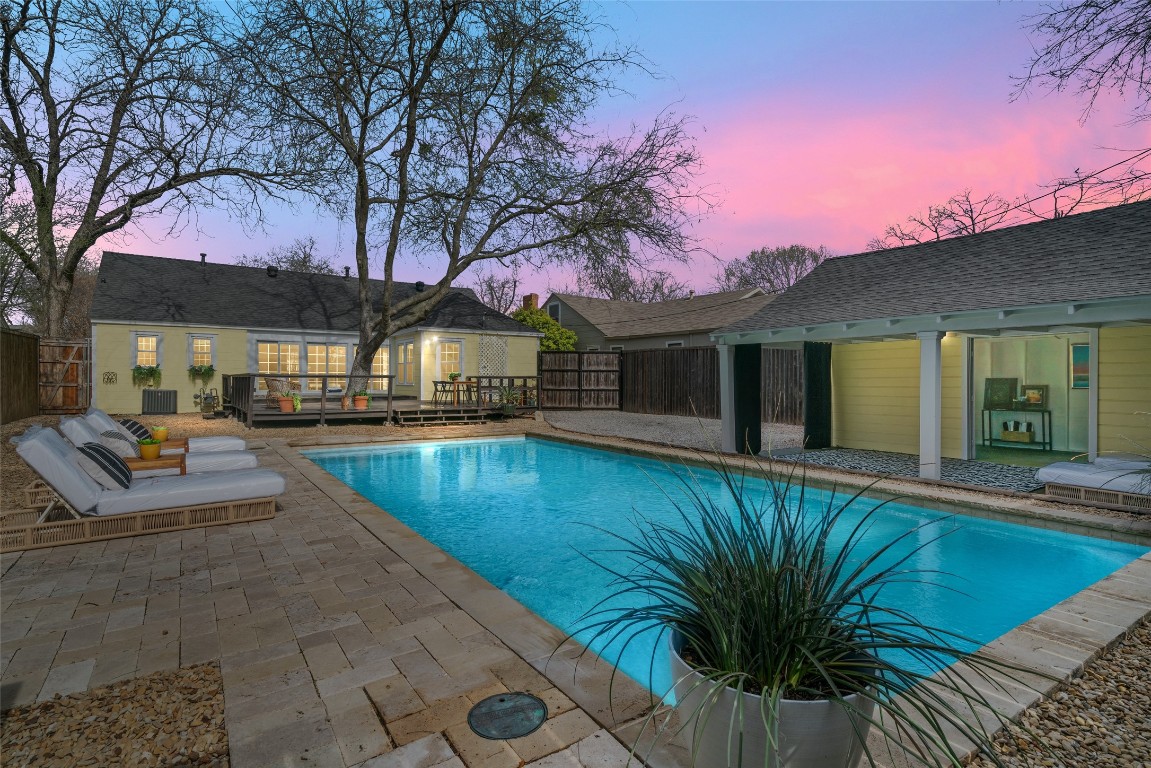 9522 Tarleton Street Dallas TX 75218