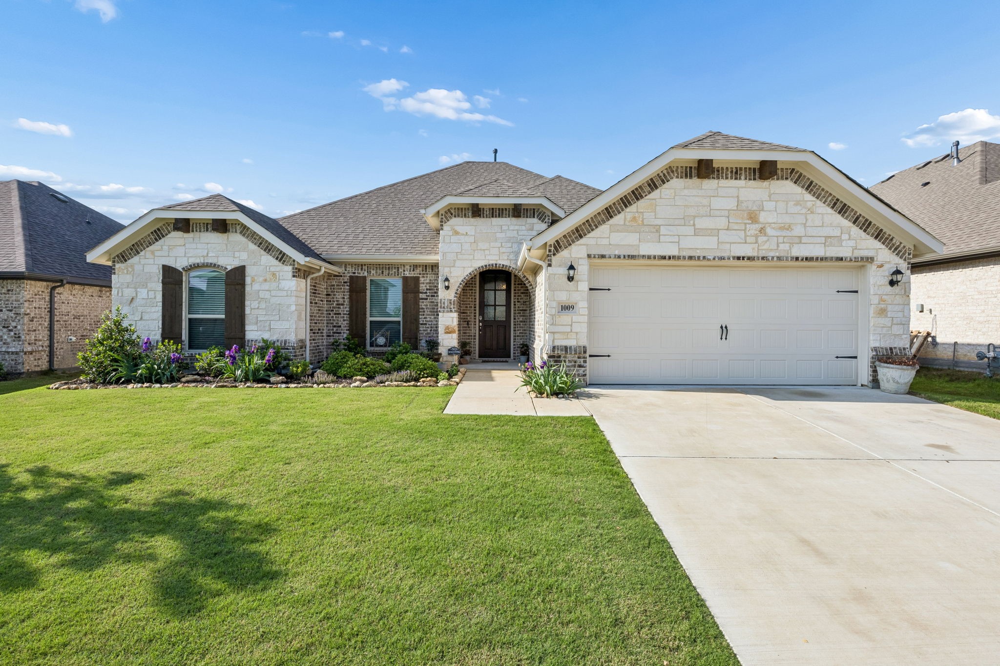 1009 Moss Grove Trail Justin TX 76247