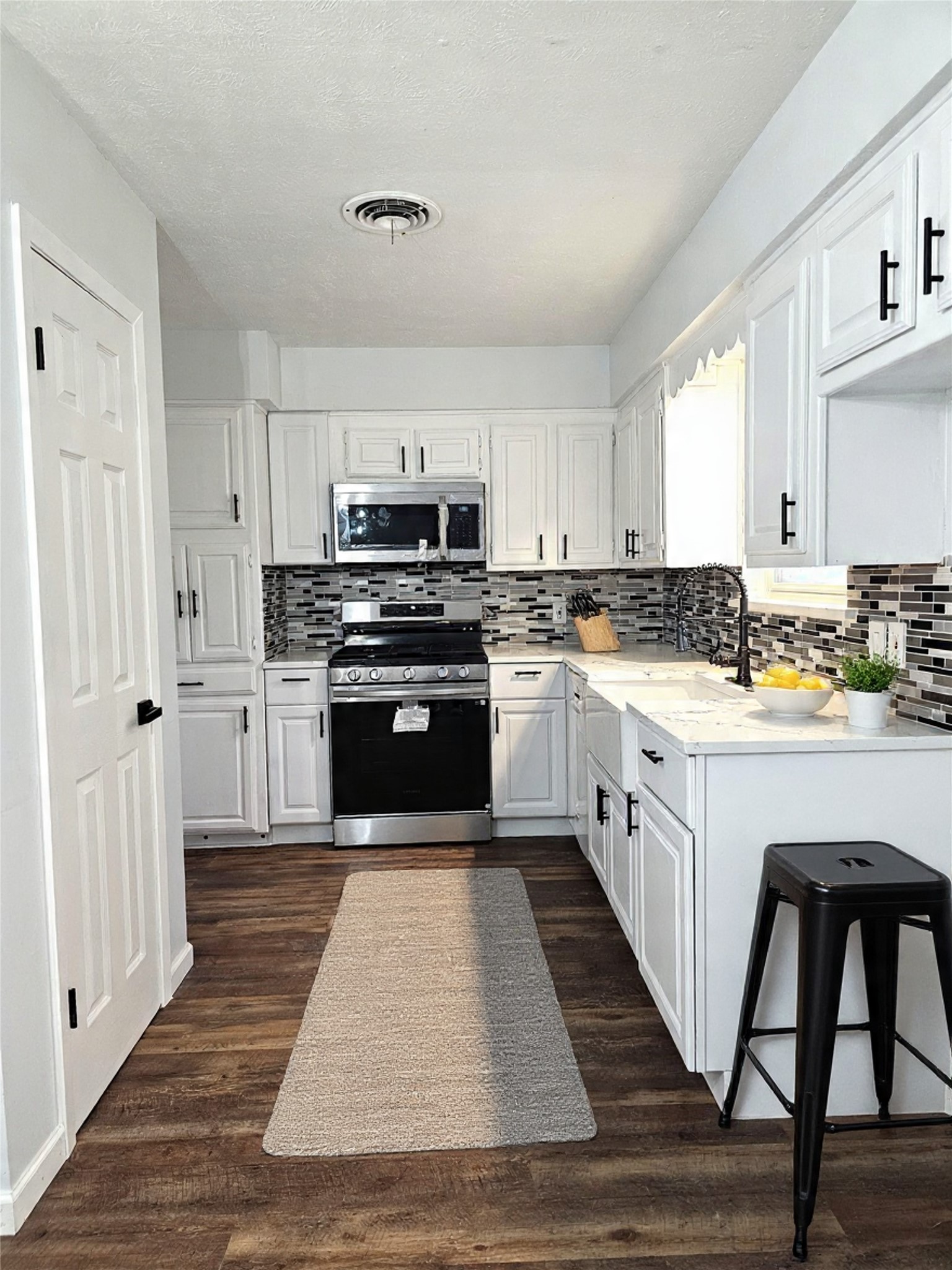 604 Bayless Drive Euless TX 76040
