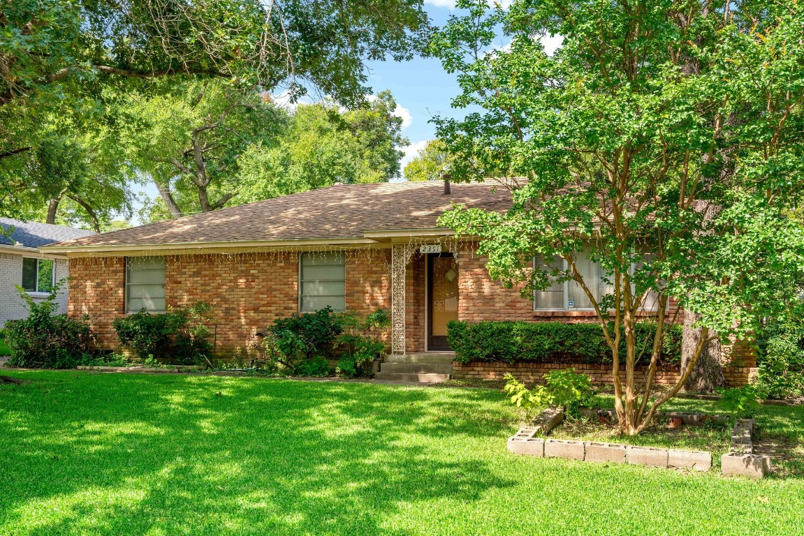 2351 Fenestra Drive Dallas TX 75228
