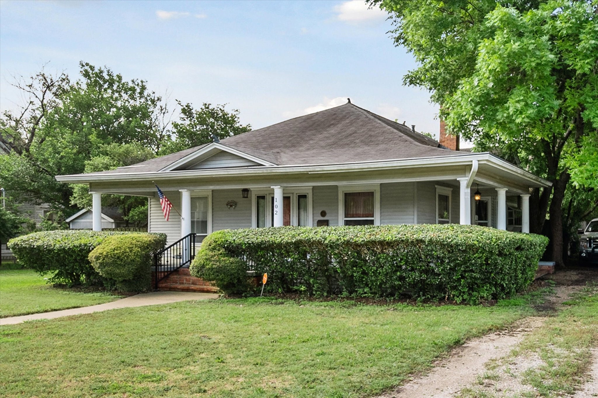 102 E 7th Street Lancaster TX 75146