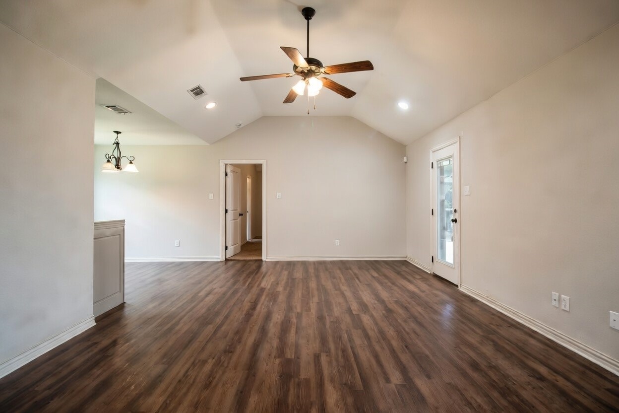 502 Railey Cove Springtown TX 76082