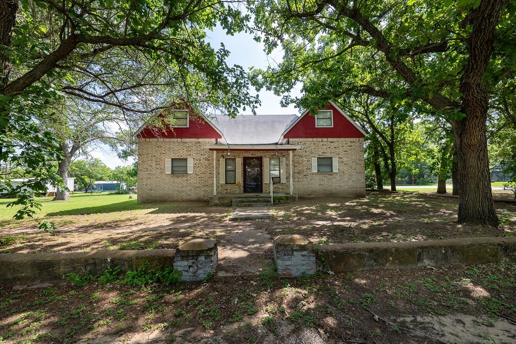 318 W Ross Street Gorman TX 76454